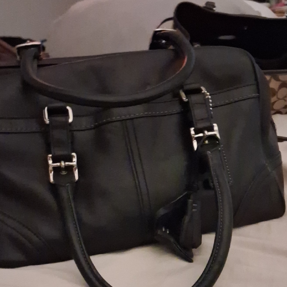 COACH Elegant Black Leather Handbag